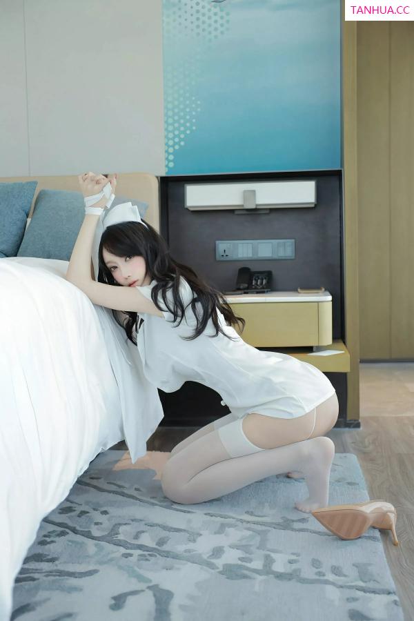 玥儿玥  [XiuRen]高清写真图 2025.07.04 No.10507 玥儿玥er 白色护士第20张图片